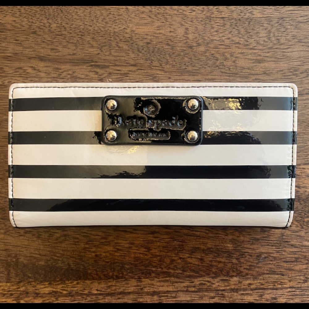 Kate Spade Black & White Wallet (brand new!)